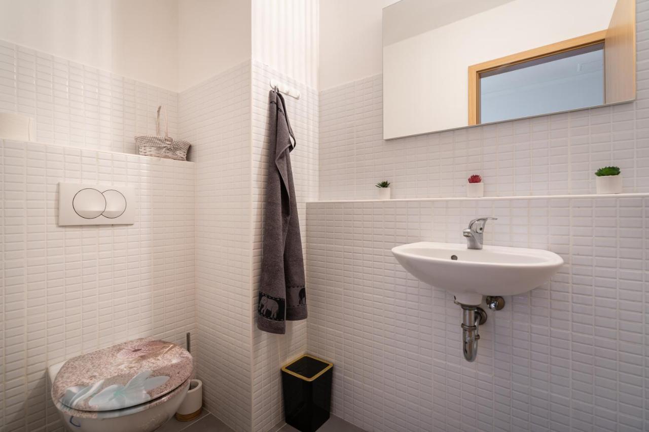 Penthouse Three Bedrooms, Three Balconies Apartment With Free Parking In Kiraly Street Βουδαπέστη Εξωτερικό φωτογραφία