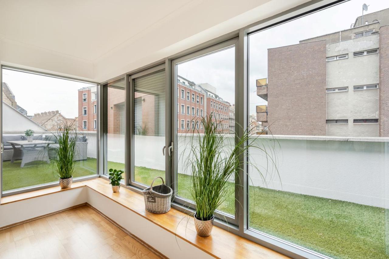 Penthouse Three Bedrooms, Three Balconies Apartment With Free Parking In Kiraly Street Βουδαπέστη Εξωτερικό φωτογραφία