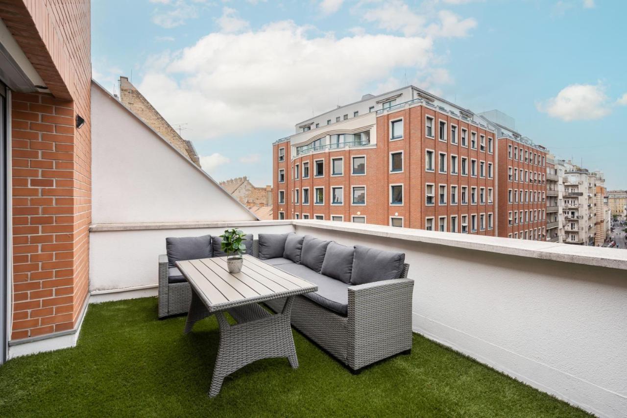 Penthouse Three Bedrooms, Three Balconies Apartment With Free Parking In Kiraly Street Βουδαπέστη Εξωτερικό φωτογραφία