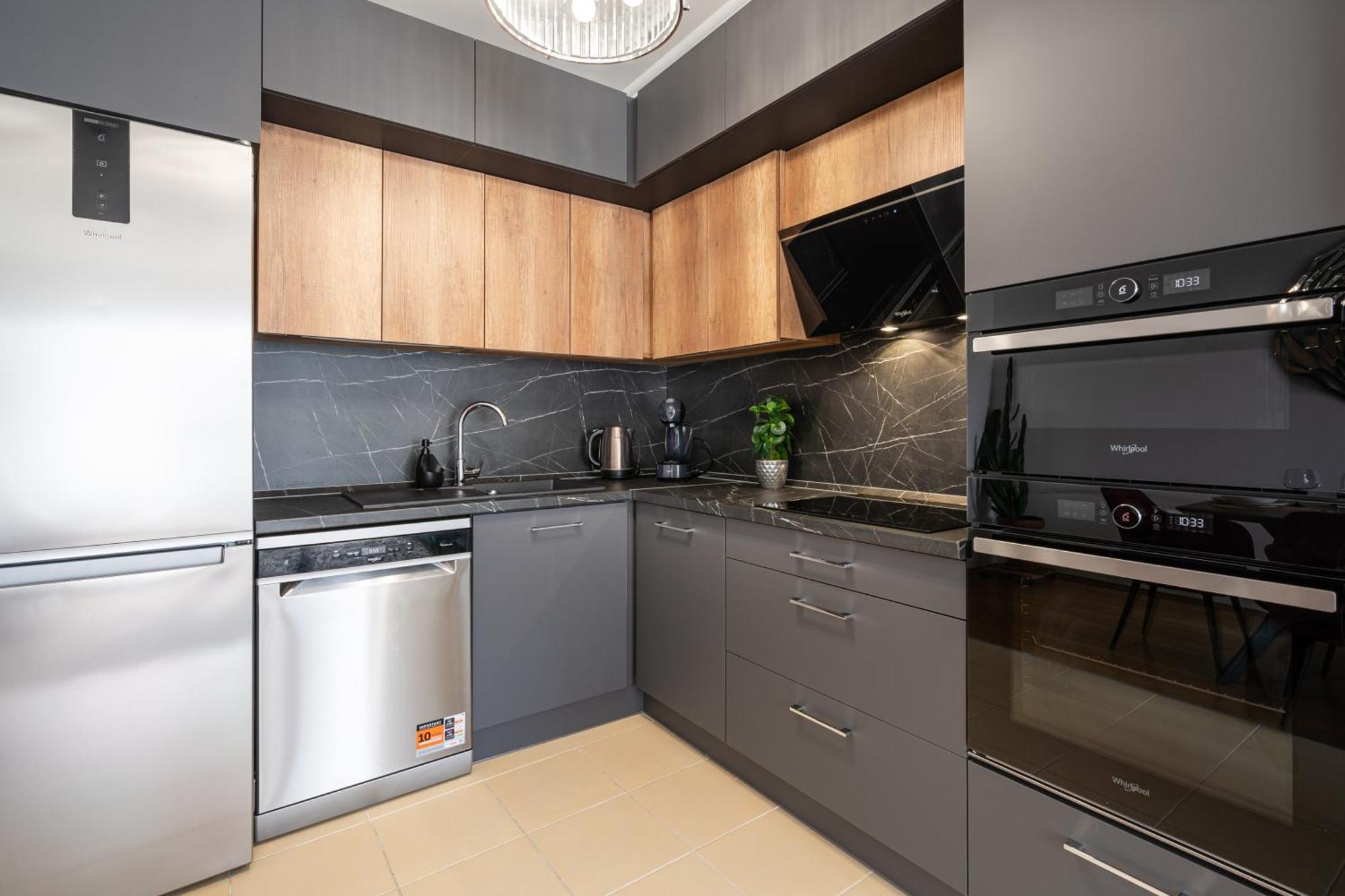 Penthouse Three Bedrooms, Three Balconies Apartment With Free Parking In Kiraly Street Βουδαπέστη Εξωτερικό φωτογραφία